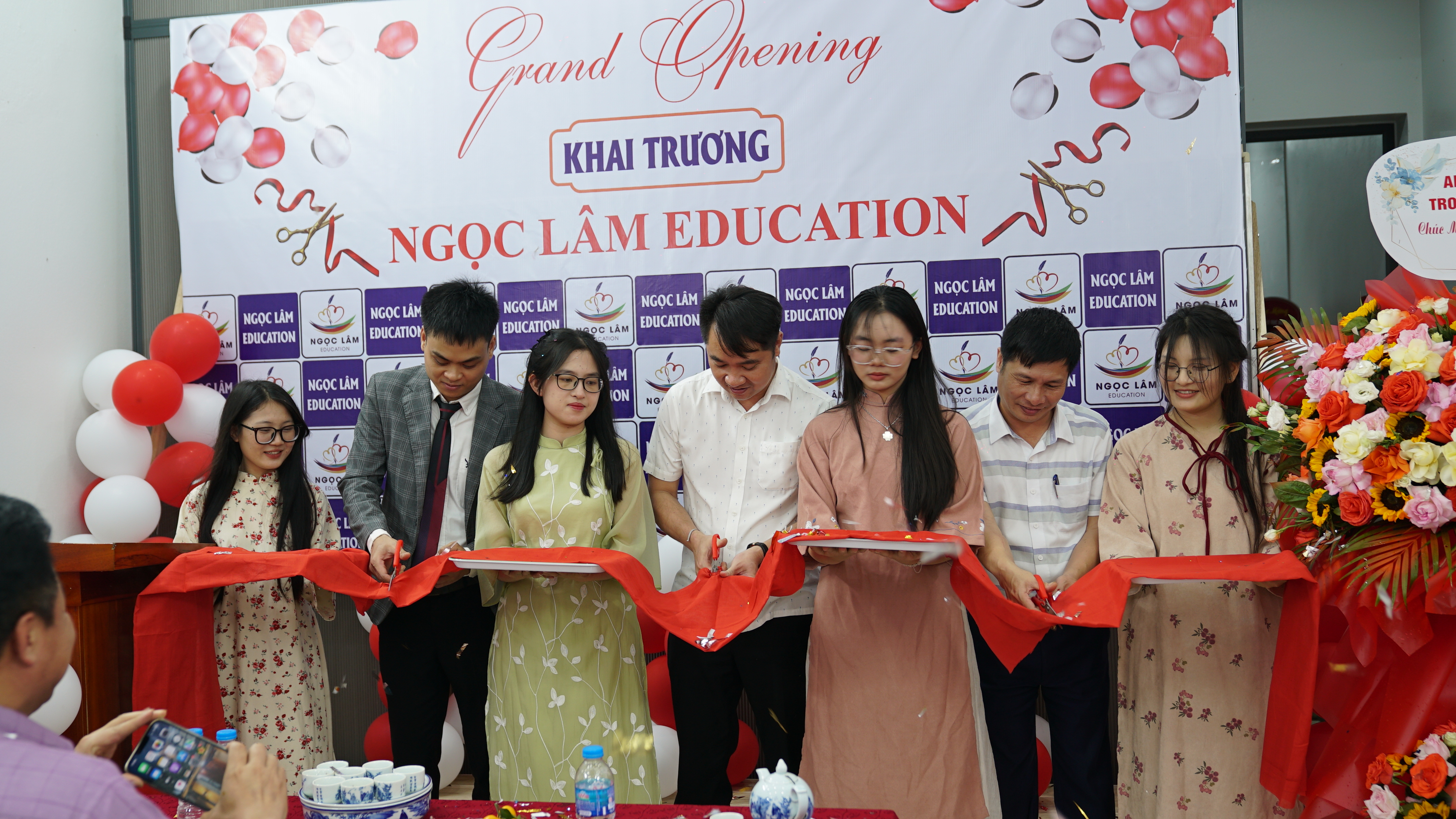 Cắt băng khánh thành 5