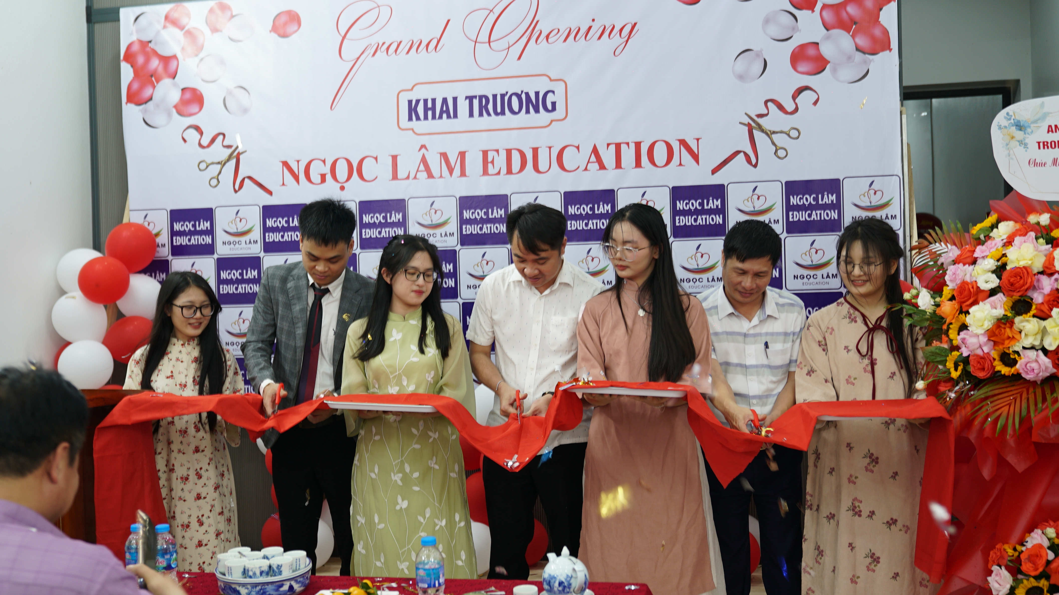 Cắt băng khánh thành 6