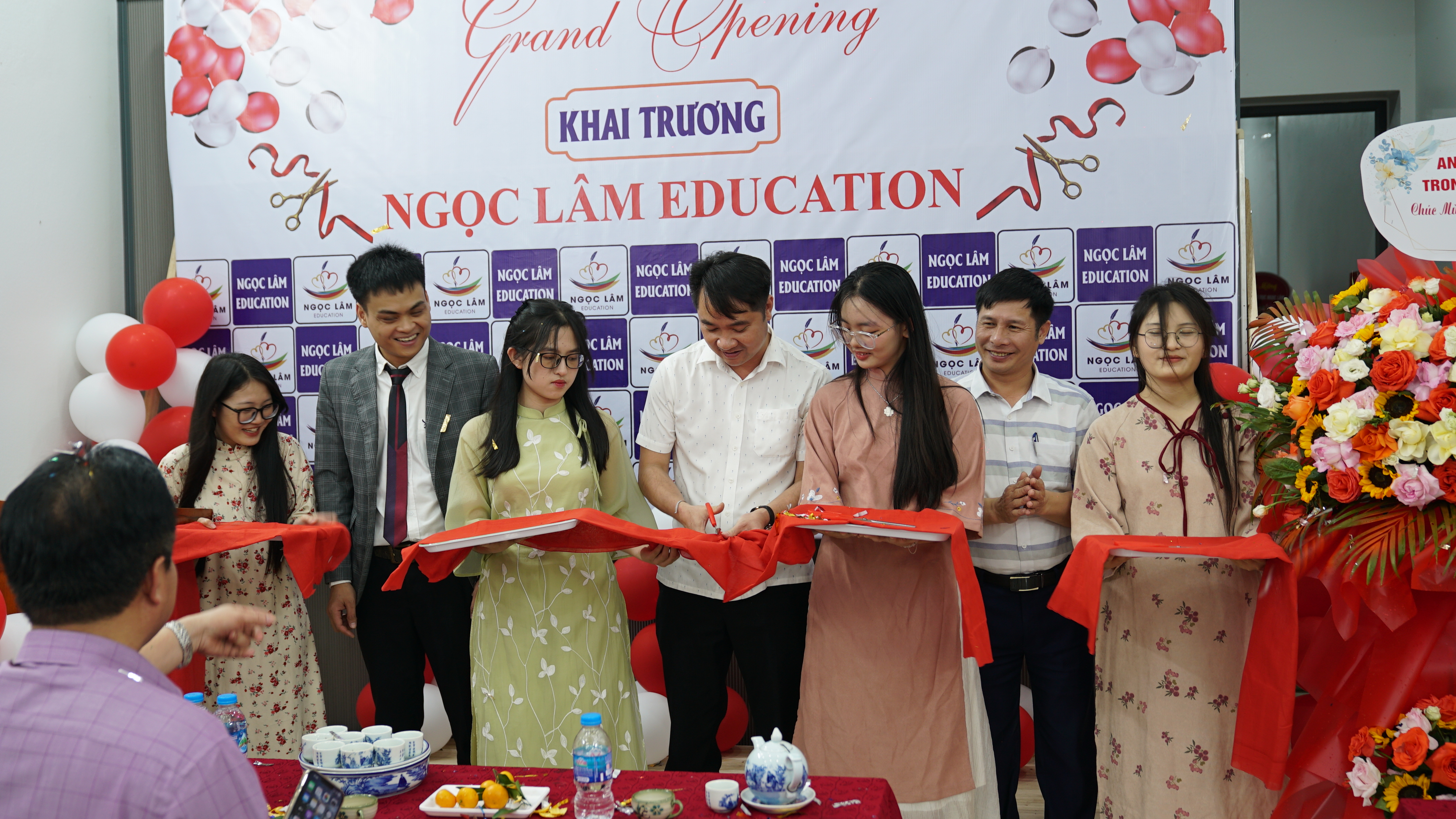 Cắt băng khánh thành 8