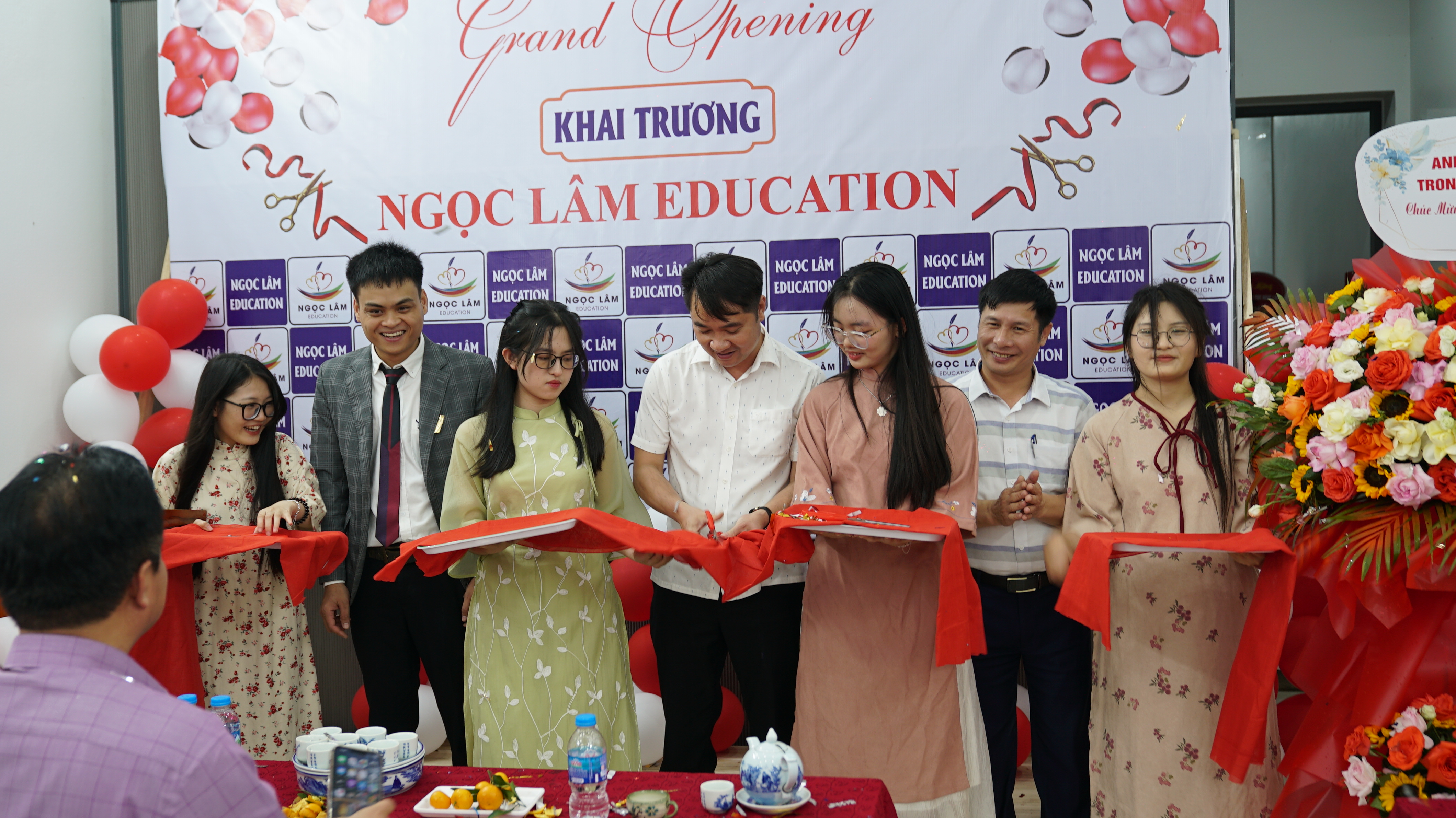 Cắt băng khánh thành 9