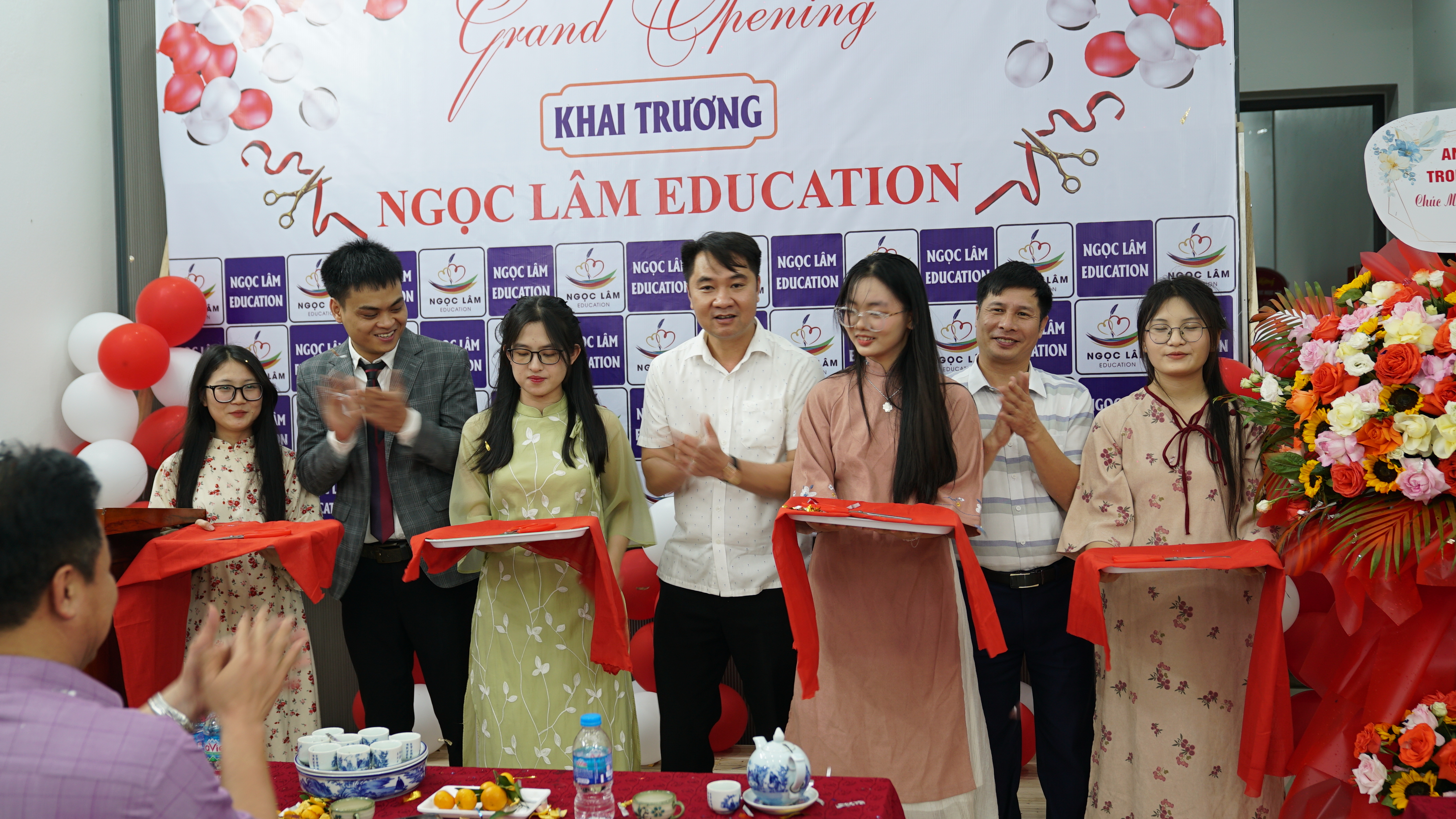 Cắt băng khánh thành 10