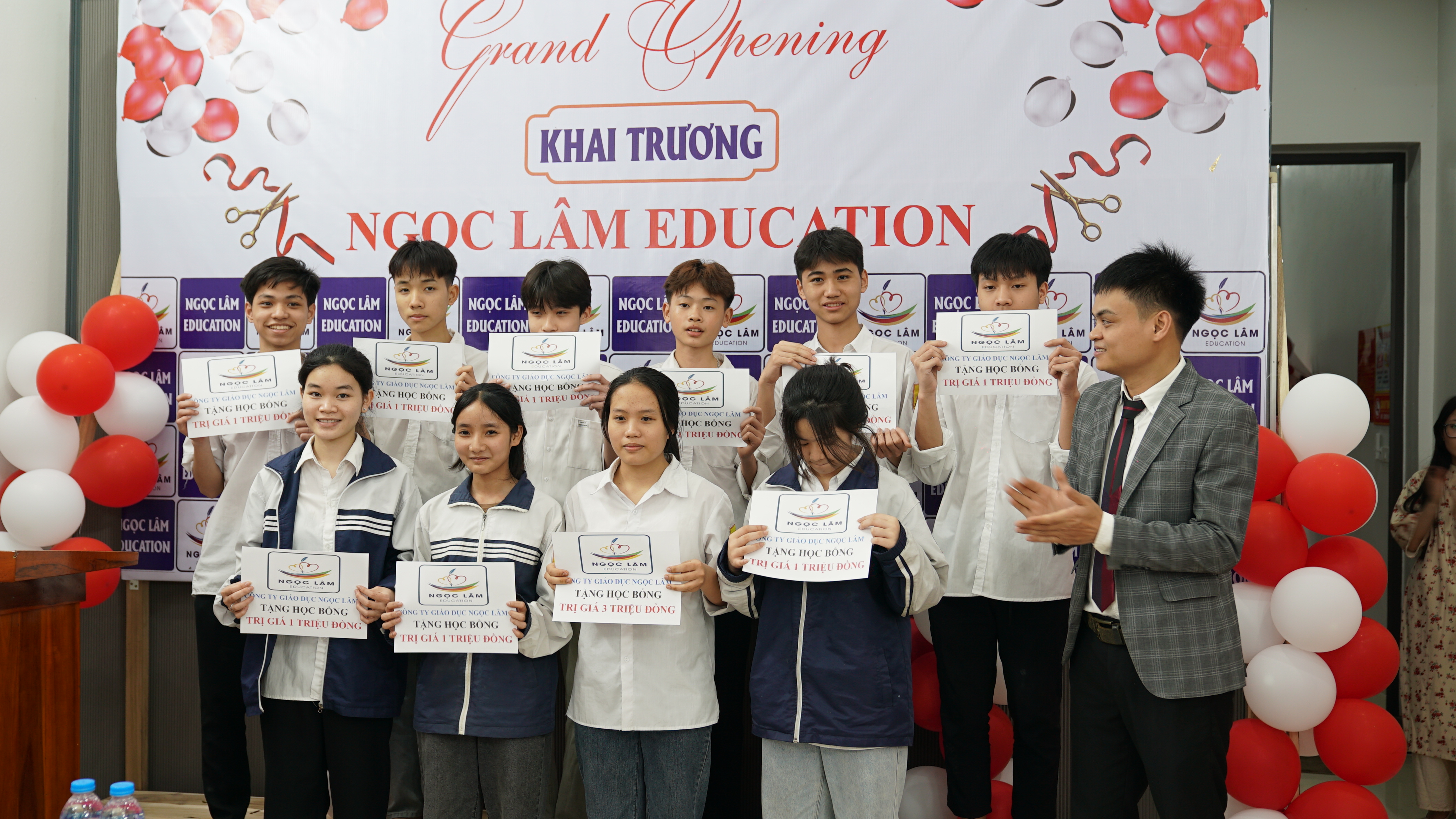 Cắt băng khánh thành 3