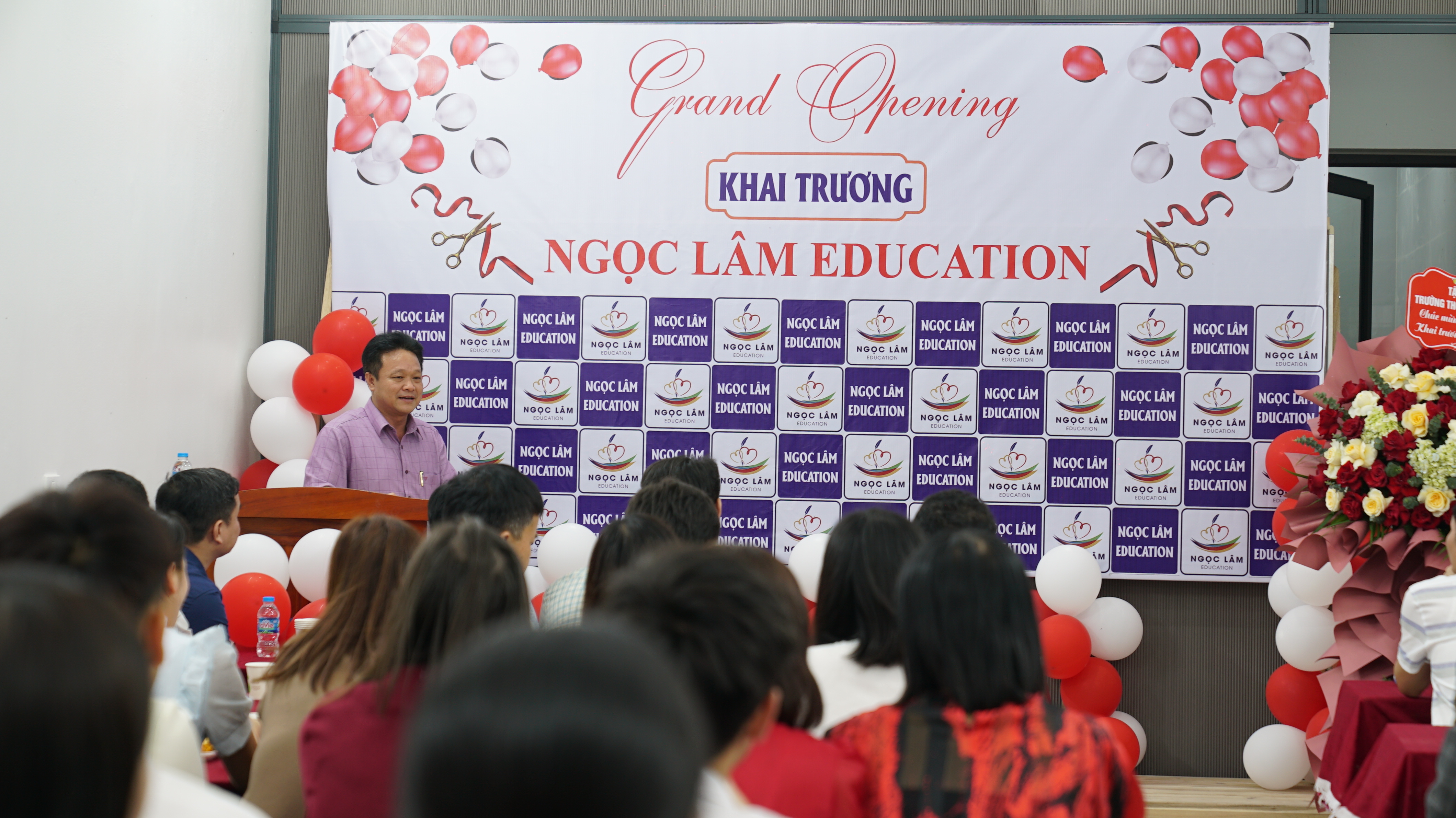 Cắt băng khánh thành 1