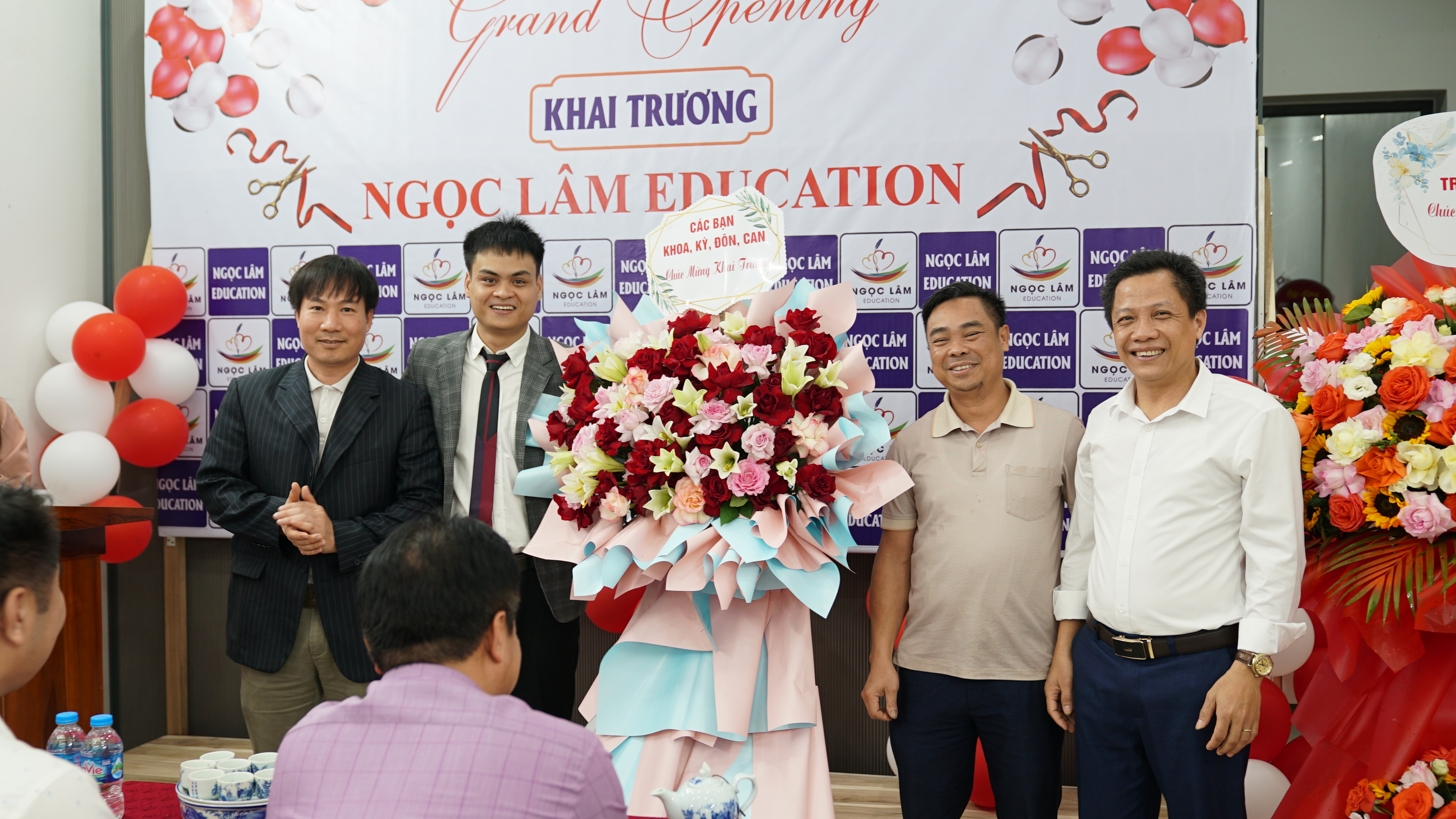 Cắt băng khánh thành 14